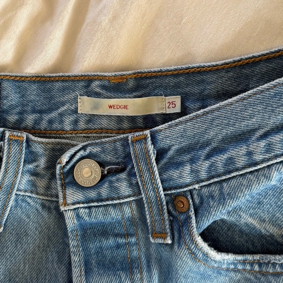 Levi’s Premium High Rise Wedgie Straight Jeans size 25 - Picture 2 of 5